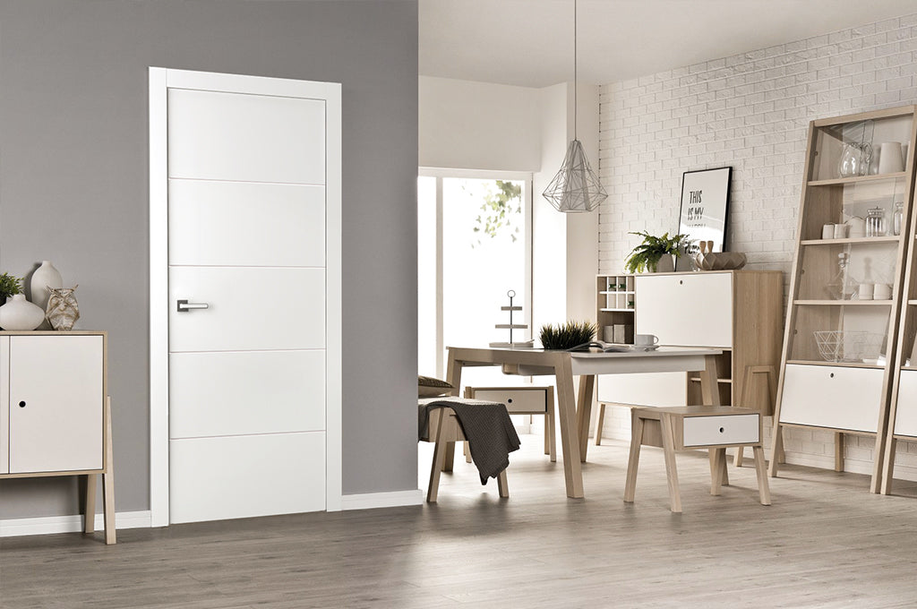 Arvika is a perfect example of the Scandinavian style. The minimalism inherent in this style can be seen in the horizontal lines embossed on the slab, which create a slight relief and emphasize the simple proportions of the door. The main detail of the door consists of four molded horizontal grooves with square profiles.